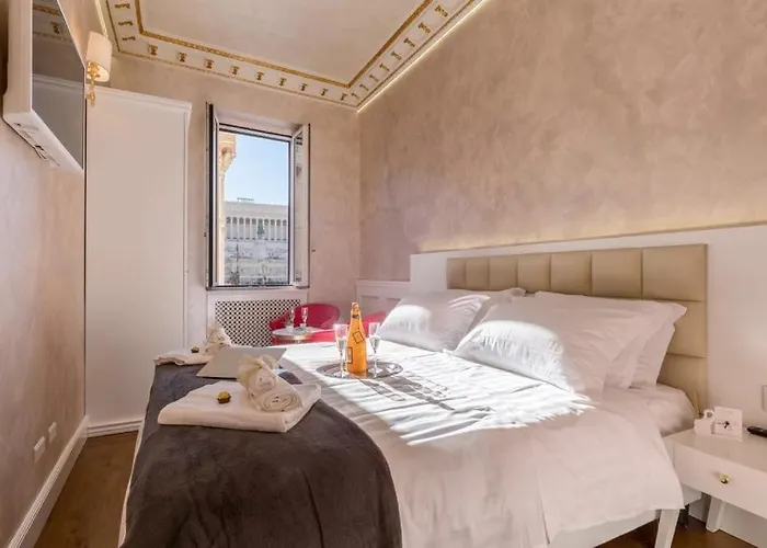 Piazza Venezia Luxury 4*